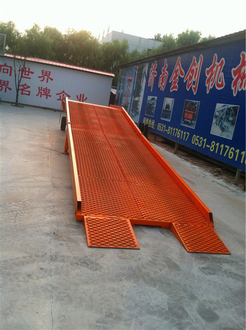 折疊移動(dòng)登車橋 折疊移動(dòng)登車橋