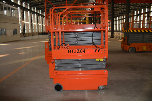 自行走液壓升降平臺(tái) 自行走液壓升降平臺(tái)