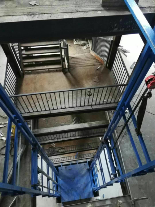 導(dǎo)軌式液壓升降平臺 導(dǎo)軌式液壓升降平臺