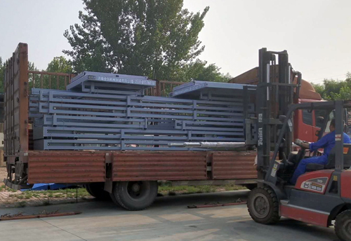 導(dǎo)軌式液壓升降機(jī) 導(dǎo)軌式液壓升降機(jī)