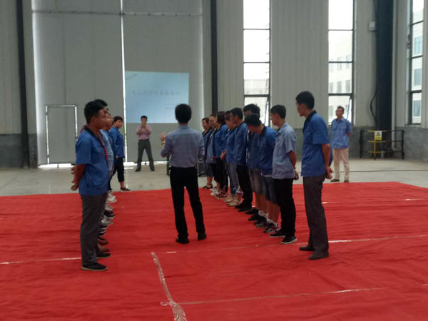 導(dǎo)軌式液壓升降機(jī) 導(dǎo)軌式液壓升降機(jī)