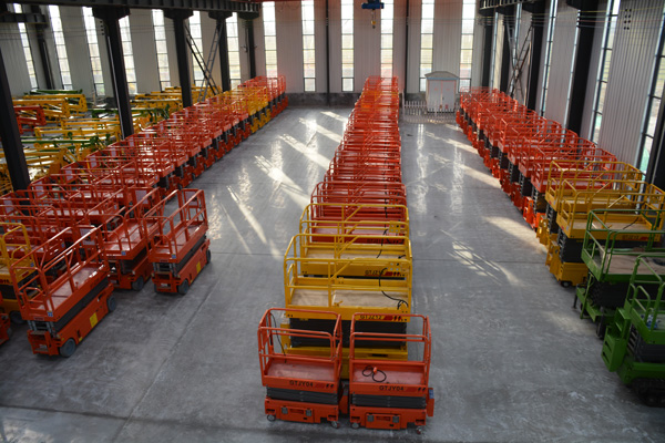 自行式液壓升降平臺(tái) 自行式液壓升降平臺(tái)