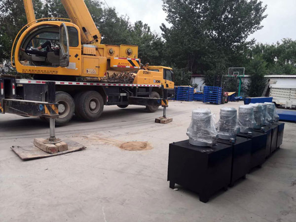 導軌式液壓升降機發(fā)貨圖 導軌式液壓升降機發(fā)貨圖